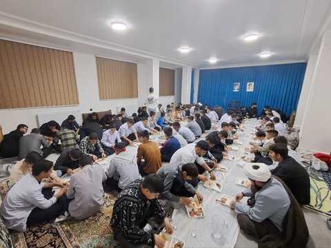 تصاویر/ برگزاری هیئت هفتگی نوجوانان در شاهین دژ