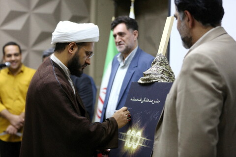 تصاویر/ یادمان صد هفتگی نقد مستند