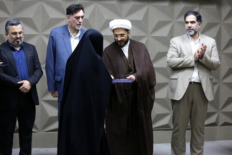 تصاویر/ یادمان صد هفتگی نقد مستند