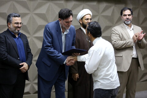 تصاویر/ یادمان صد هفتگی نقد مستند