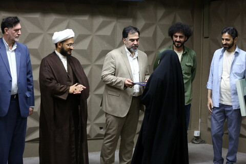 تصاویر/ یادمان صد هفتگی نقد مستند