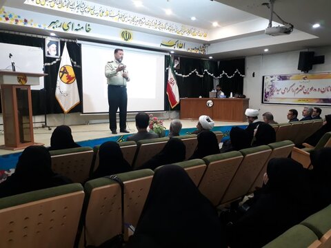 تصاویر/همایش هم اندیشی مدیران عامل صنعت آب و برق با مدیران، کادر و مشاورین مدارس علمیه خواهران استان مرکزی