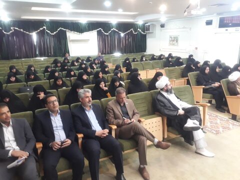 تصاویر/همایش هم اندیشی مدیران عامل صنعت آب و برق با مدیران، کادر و مشاورین مدارس علمیه خواهران استان مرکزی