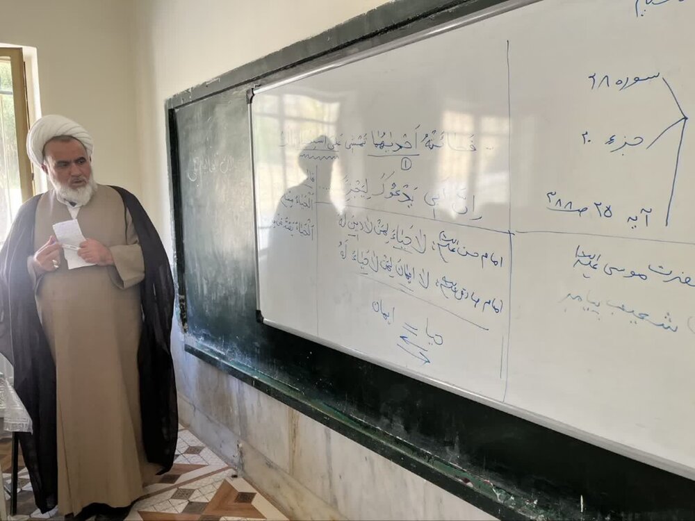 حضور امام جمعه برزک در مدارس بخش