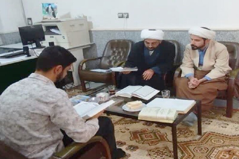 امتحانات شفاهی طلاب پایه سوم مدرسه علمیه امام خمینی(ره) هرسین به پایان رسید+عکس