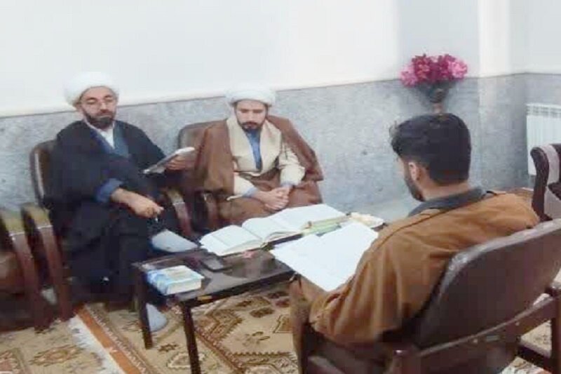 امتحانات شفاهی طلاب پایه سوم مدرسه علمیه امام خمینی(ره) هرسین به پایان رسید+عکس