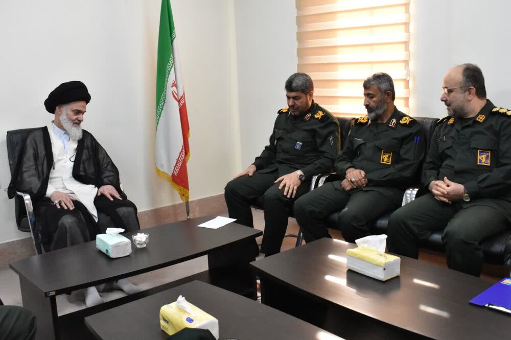 بهبود حقوق و معیشت نیروهای مسلح به صورت ویژه در دستور کار مسئولان قرار گیرد