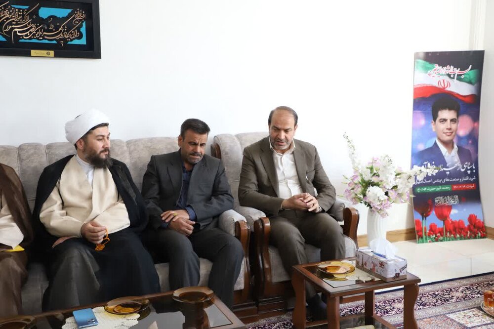 تجلیل از خانواده شهید نخبه صنعت دفاعی در استان مرکزی