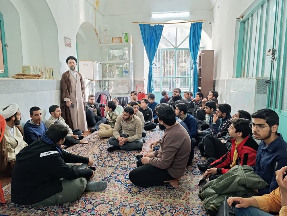 بازگشت طلاب به مدرسه و برگزاری کلاس‌های آموزشی طبق برنامه هفتگی.