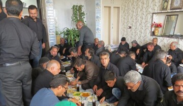 احکام شرعی | آیا خوردن غذا در خانه صاحب عزا اشکال دارد؟