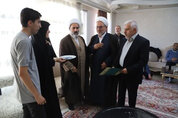 تصاویر/ دیدار مسئول نمایندگی ولی فقیه در سپاه ویژه تبریز با خانواده شهید جواد افشاری