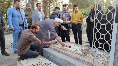 تصاویر/ عطر افشانی قبور شهدای ماهان به مناسبت سالروز شهادت شهید غلامرضا یزدانشناس