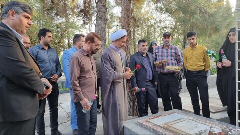 تصاویر/ عطر افشانی قبور شهدای ماهان به مناسبت سالروز شهادت شهید غلامرضا یزدانشناس