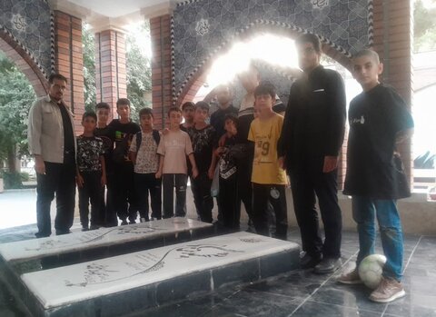 تصاویر/ گرامیداشت شهدای دفاع مقدس 12 روزه در جوار شهدای گمنام