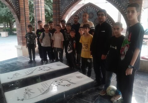 تصاویر/ گرامیداشت شهدای دفاع مقدس 12 روزه در جوار شهدای گمنام