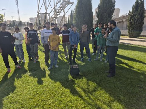 تصاویر/بازدید بسیجیان پایگاه شهدای گمنام شازند از موزه هشت سال دفاع مقدس اراک