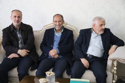 تصاویر/ دیدار مسئول دفتر نمایندگی ولی فقيه درسپاه ویژه تبریز با خانواده شهید جواد افشاری