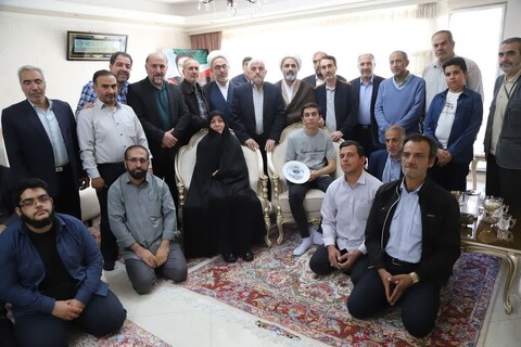 تصاویر/ دیدار مسئول دفتر نمایندگی ولی فقيه درسپاه ویژه تبریز با خانواده شهید جواد افشاری