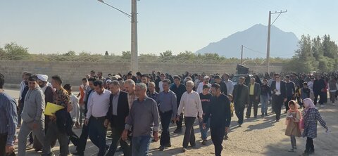 تصاویر/ همایش بزرگ پیاده‌روی خانوادگی در بخش گاریزات برگزار شد