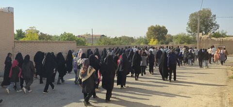 تصاویر/ همایش بزرگ پیاده‌روی خانوادگی در بخش گاریزات برگزار شد