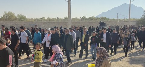 تصاویر/ همایش بزرگ پیاده‌روی خانوادگی در بخش گاریزات برگزار شد