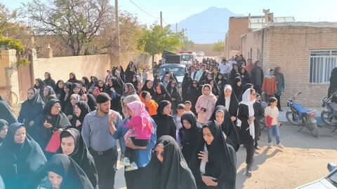 تصاویر/ همایش بزرگ پیاده‌روی خانوادگی در بخش گاریزات برگزار شد