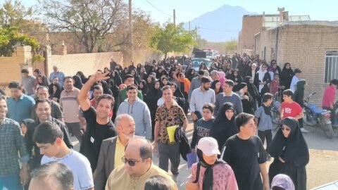 تصاویر/ همایش بزرگ پیاده‌روی خانوادگی در بخش گاریزات برگزار شد