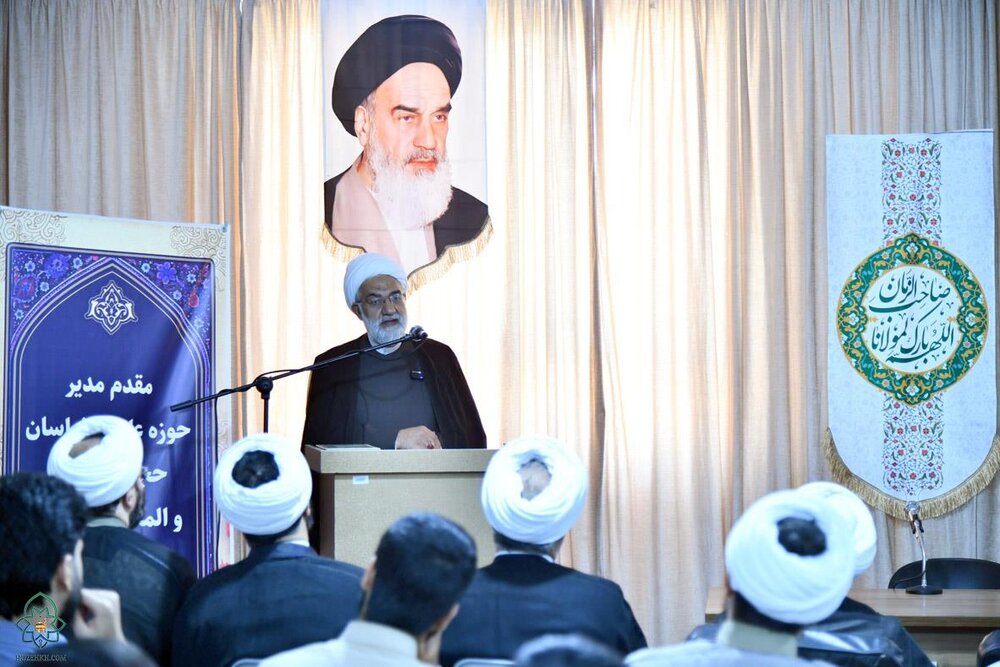 تأکید مدیر حوزه علمیه خراسان بر نقش مدارس در تربیت نسل آینده/ عزت اسلام به برکت مکتب اهل‌بیت(ع) است