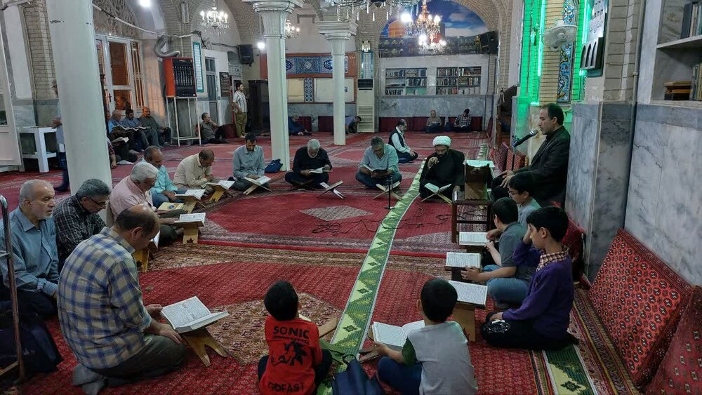 تصاویر/ اجرای پویش «آدینه قرآنی» همسو با مطالبه تربیت حافظ مقام معظم رهبری