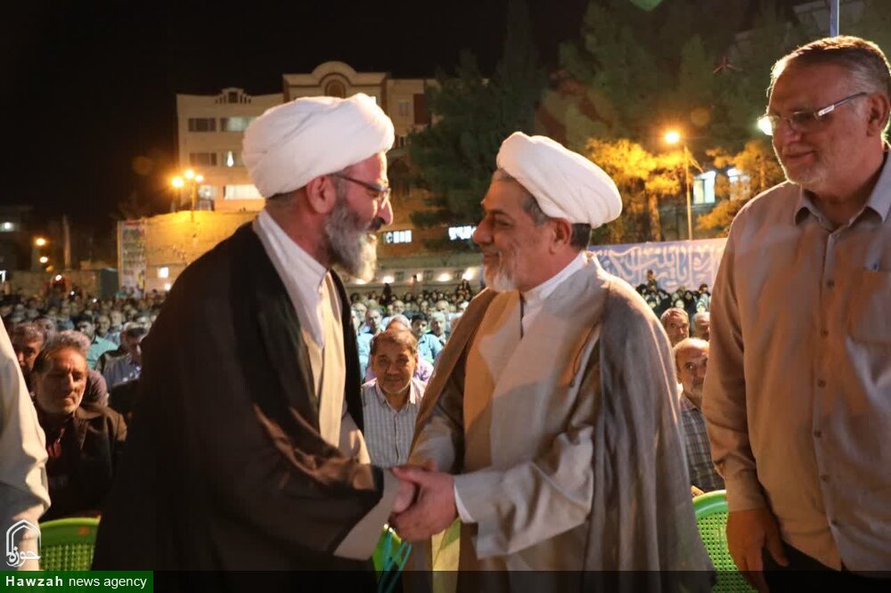 تصاویر/ حضور نماینده ولی‌فقیه در استان سمنان در یادواره ۵۳ شهید پایگاه بسیج چمران مسجد المهدی(عج) سمنان