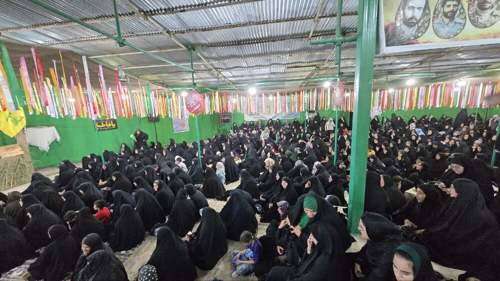 تجلیل امام جمعه آران و بیدگل از والدین شهید آرمان علی وردی + عکس