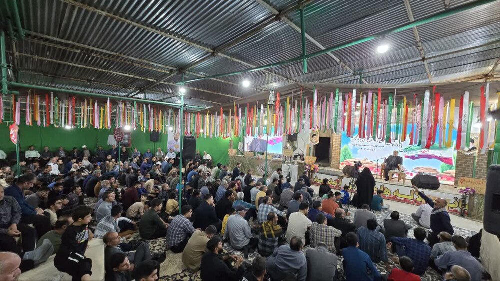 تجلیل امام جمعه آران و بیدگل از والدین شهید آرمان علی‌ وردی + عکس