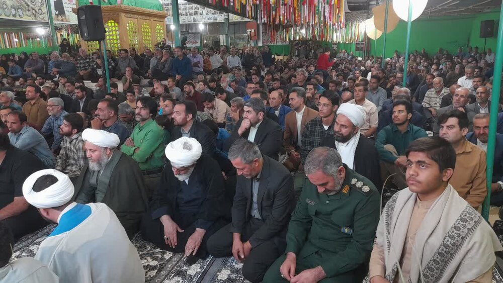 تجلیل امام جمعه آران و بیدگل از والدین شهید آرمان علی‌ وردی + عکس