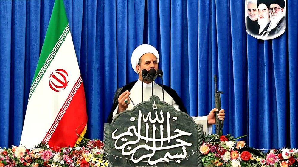 ملت بزرگ ایران با مقاومت خود به اندازه سر سوزنی به دشمن باج نخواهد داد