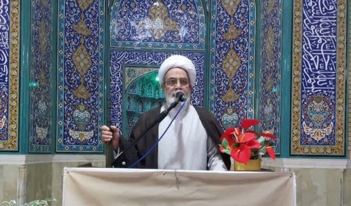 امام جمعه محلات: مذاکره با آمریکا جز ذلت نتیجه‌ای ندارد