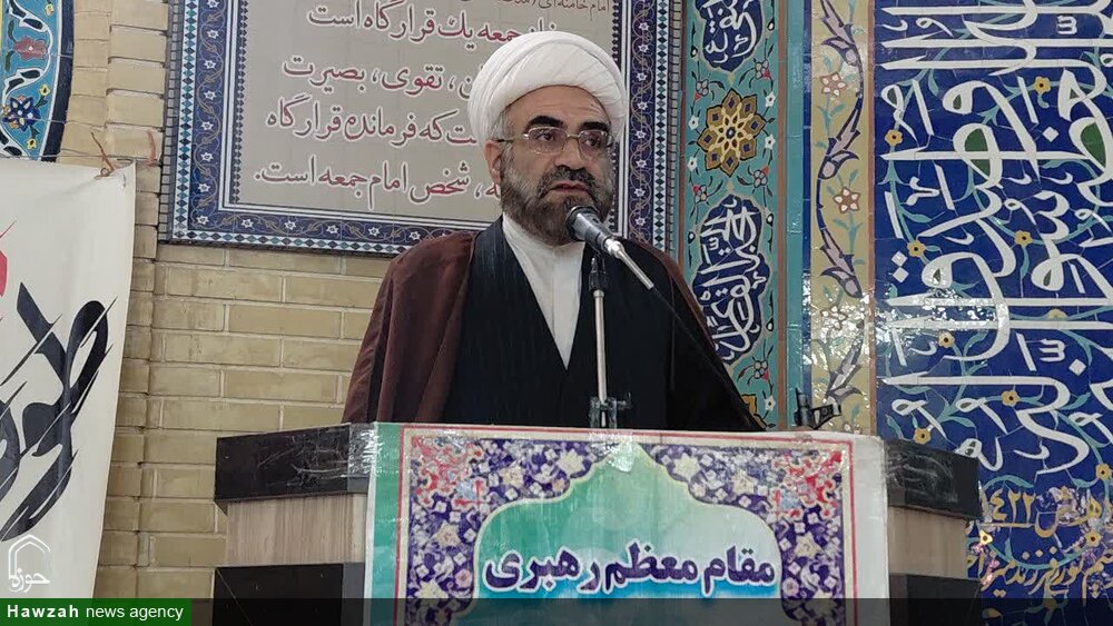 هشدار امام جمعه هیدج به غرب‌گرایان؛ مذاکره با آمریکا «تکیه کردن به آتش» است