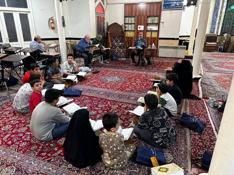 تصاویر/ آموزش حفظ قرآن در مسجد رحمتیه