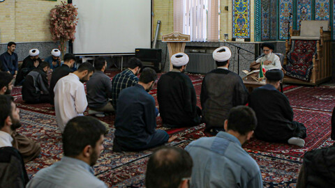 تصاویر/درس اخلاق آیت الله موسوی اصفهانی برای طلاب مدرسه علمیه آیت الله آخوند