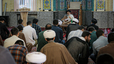 تصاویر/درس اخلاق آیت الله موسوی اصفهانی برای طلاب مدرسه علمیه آیت الله آخوند