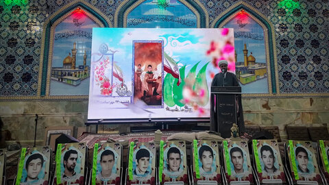 تصاویر/ اکران مستند «میراث میرشاه‌میر» در عقدا؛ زادگاه دو شهید  جبهه غرب و کردستان