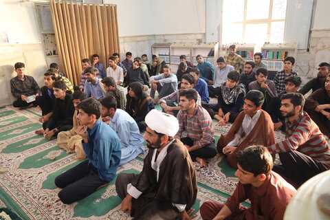 تصاویر/ دیدار مدیر حوزه علمیه استان هرمزگان با طلاب مدرسه علمیه صاحب الزمان (عج) بشاگرد