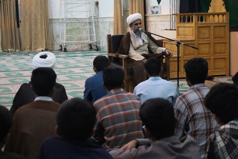 تصاویر/ دیدار مدیر حوزه علمیه استان هرمزگان با طلاب مدرسه علمیه صاحب الزمان (عج) بشاگرد