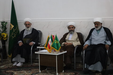 تصاویر / دیدار  مدیر حوزه علمیه استان با  اساتید و طلاب مدرسه علمیه سردشت بشاگرد