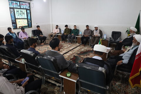 تصاویر / دیدار  مدیر حوزه علمیه استان با  اساتید و طلاب مدرسه علمیه سردشت بشاگرد