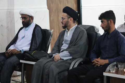 تصاویر / دیدار  مدیر حوزه علمیه استان با  اساتید و طلاب مدرسه علمیه سردشت بشاگرد