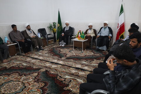 تصاویر / دیدار  مدیر حوزه علمیه استان با  اساتید و طلاب مدرسه علمیه سردشت بشاگرد