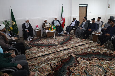 تصاویر / دیدار  مدیر حوزه علمیه استان با  اساتید و طلاب مدرسه علمیه سردشت بشاگرد