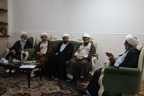 تصاویر / دیدار  مدیر حوزه علمیه استان با  اساتید و طلاب مدرسه علمیه سردشت بشاگرد