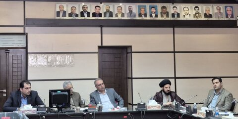 تصاویر/  برگزاری جلسه تفسیر با حضور امام جمعه شهرستان تفت