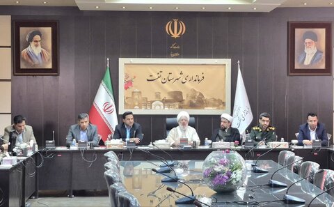 تصاویر/  برگزاری جلسه تفسیر با حضور امام جمعه شهرستان تفت